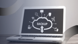 Ilustrasi laptop dengan tampilan ikon cloud bertuliskan "Backup", menggambarkan pentingnya backup data sebagai bagian dari Maintenance Website.
