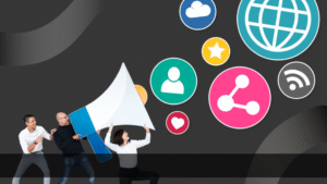 Tim membawa megafon besar untuk menyampaikan pesan pemasaran digital, merepresentasikan peran Product Marketing Specialist dalam mengelola strategi promosi online.