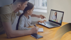 Ayah mendampingi anak belajar online sebagai wujud Pilar Transformasi Pendidikan berbasis digital
